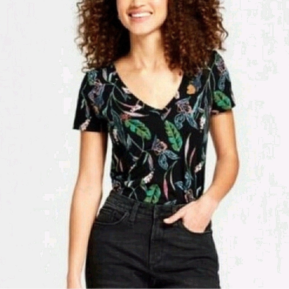 5/$25 A New Day Floral V-Neck Black Top GUC